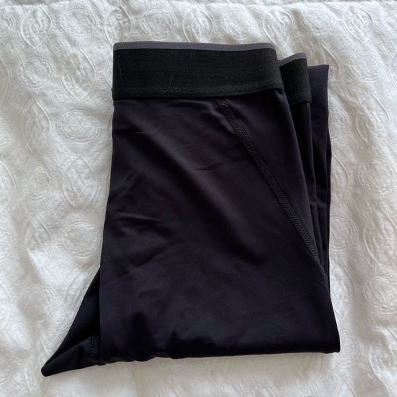Uniqlo Airism black spandex leggings - Picture 7 of 7